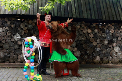 выступление дрессированного медведя
