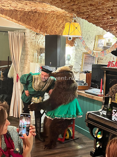 дрессировщик с медведем