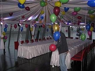 оформление праздничного банкета воздушными шарами